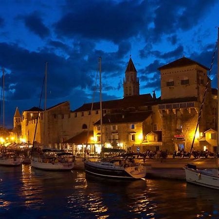 Holiday Home Ruzmarin Trogir Luaran gambar