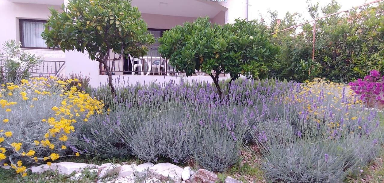 Holiday Home Ruzmarin Trogir Luaran gambar