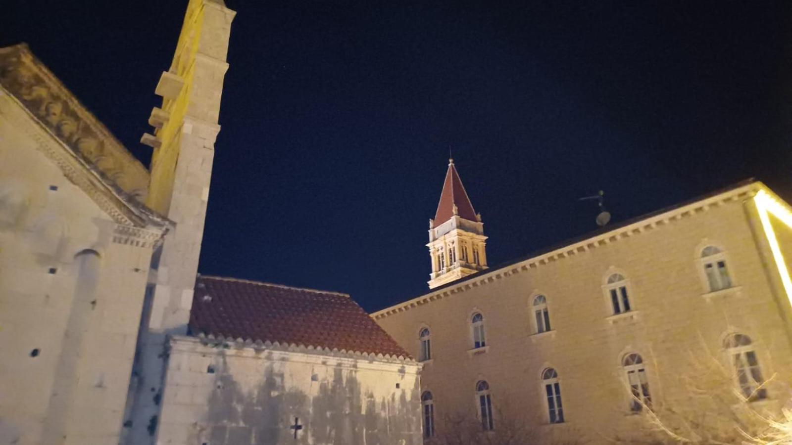 Holiday Home Ruzmarin Trogir Luaran gambar