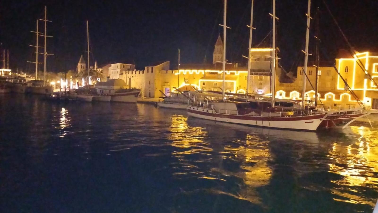 Holiday Home Ruzmarin Trogir Luaran gambar