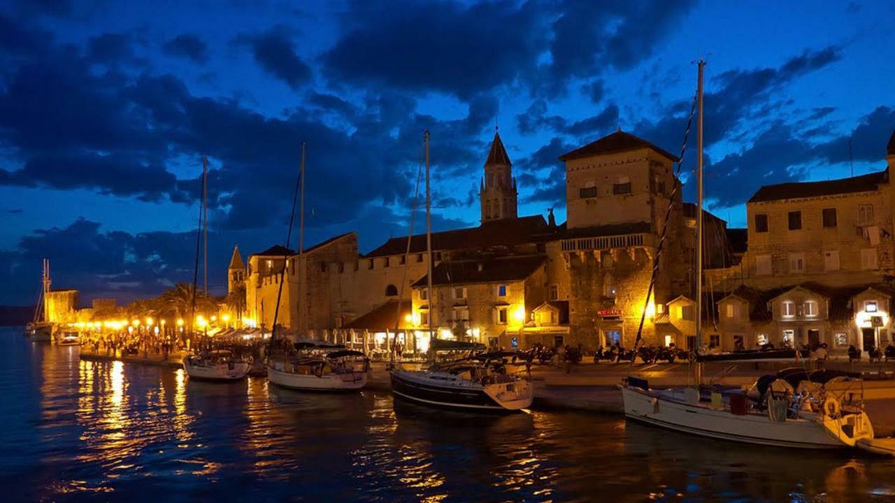 Holiday Home Ruzmarin Trogir Luaran gambar