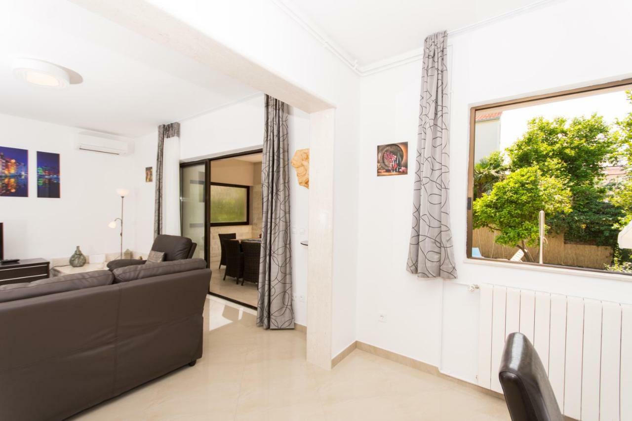 Holiday Home Ruzmarin Trogir Luaran gambar