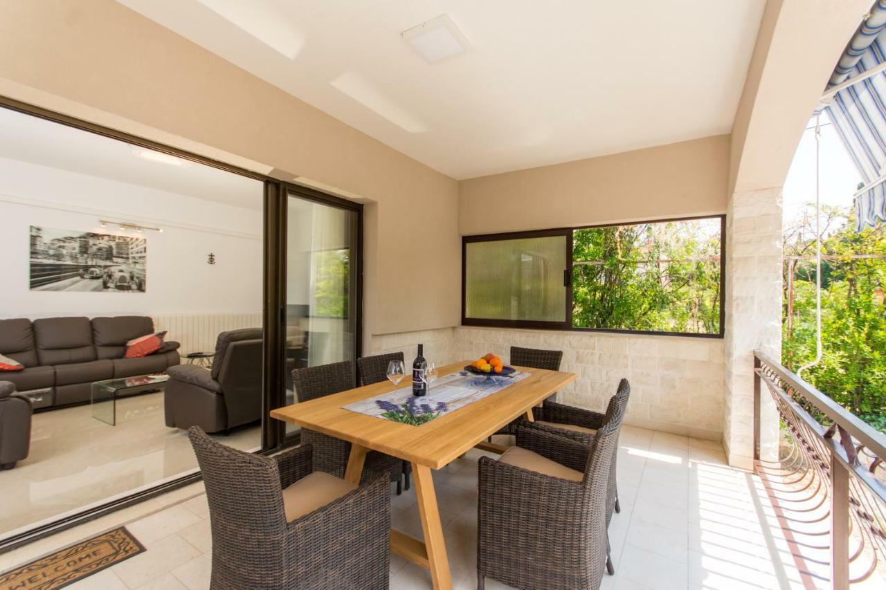 Holiday Home Ruzmarin Trogir Luaran gambar