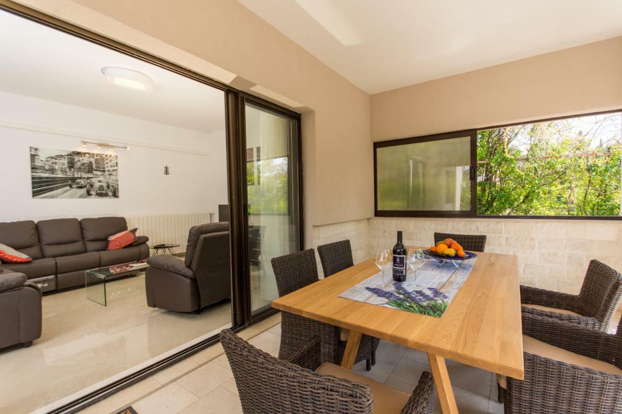 Holiday Home Ruzmarin Trogir Luaran gambar