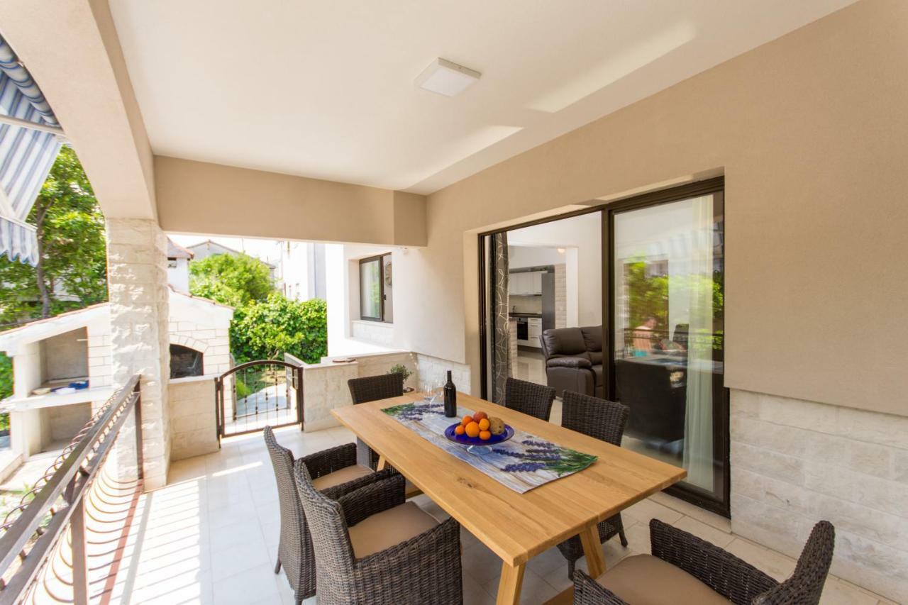 Holiday Home Ruzmarin Trogir Luaran gambar
