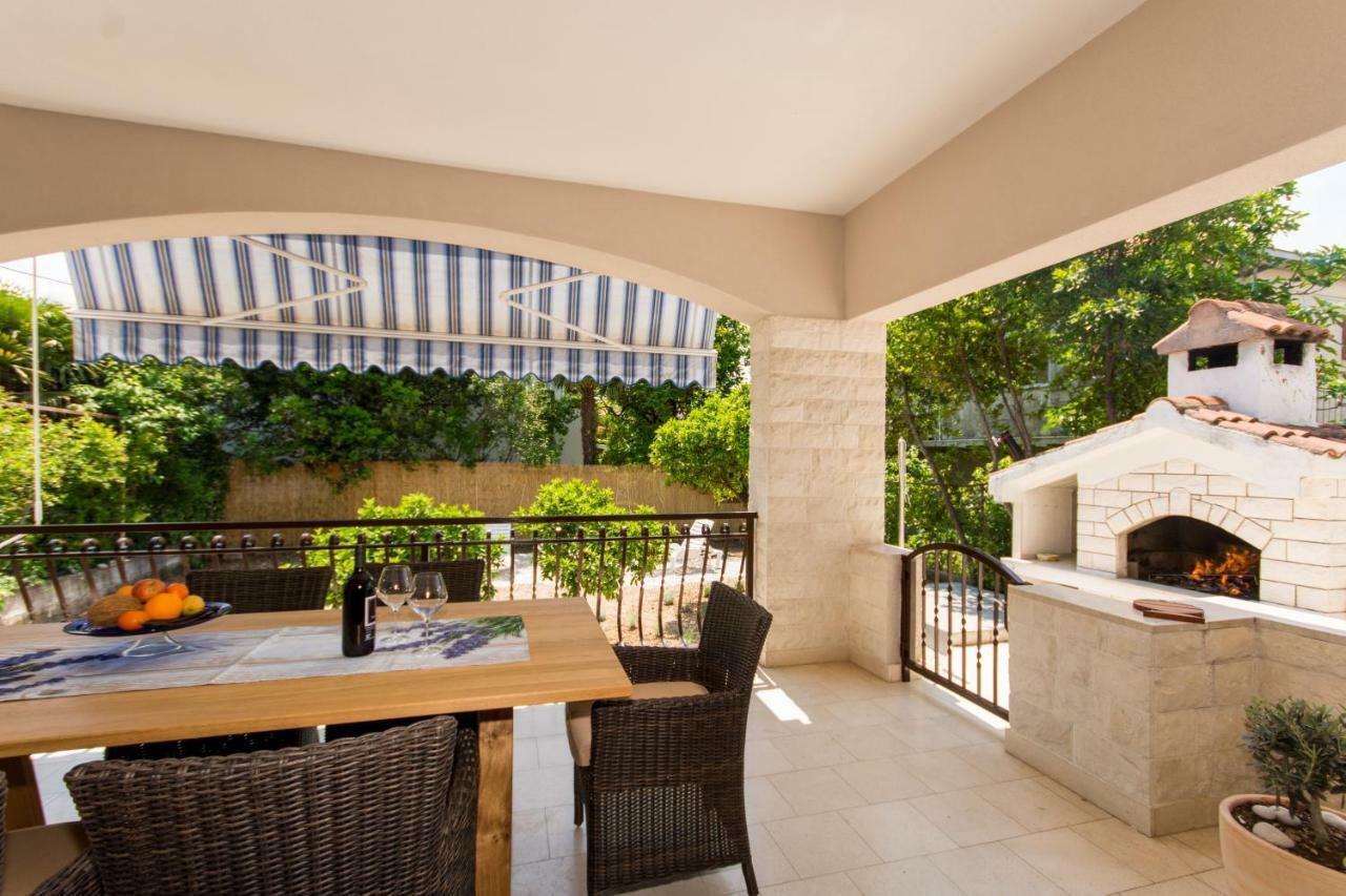 Holiday Home Ruzmarin Trogir Luaran gambar