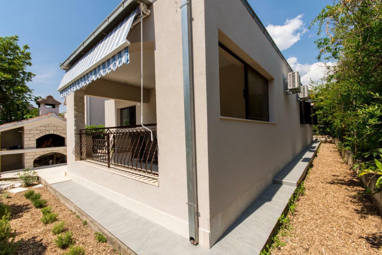 Holiday Home Ruzmarin Trogir Luaran gambar