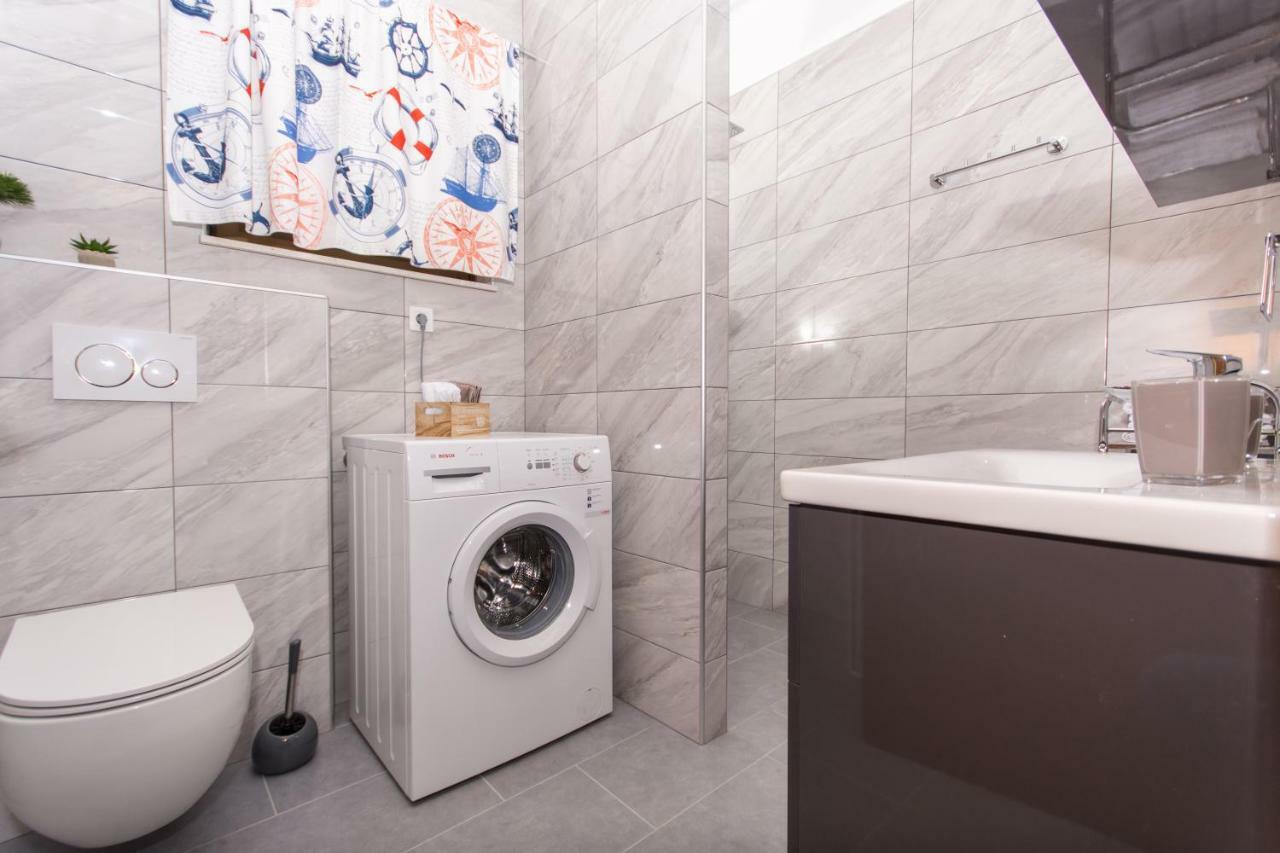 Holiday Home Ruzmarin Trogir Luaran gambar