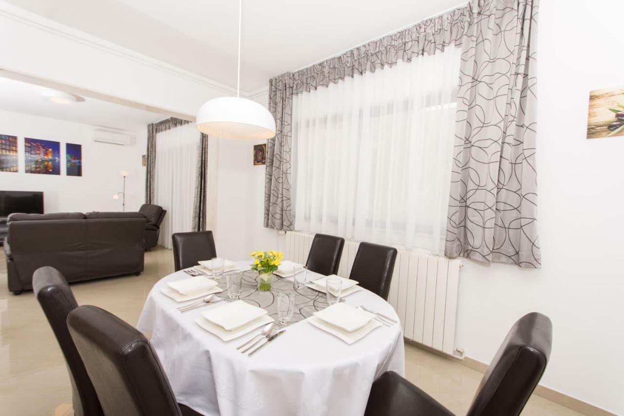 Holiday Home Ruzmarin Trogir Luaran gambar