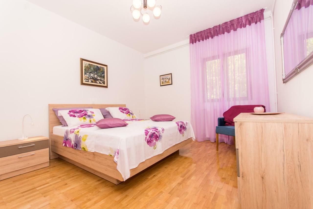 Holiday Home Ruzmarin Trogir Luaran gambar