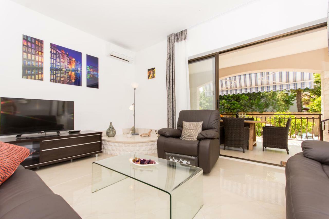 Holiday Home Ruzmarin Trogir Luaran gambar