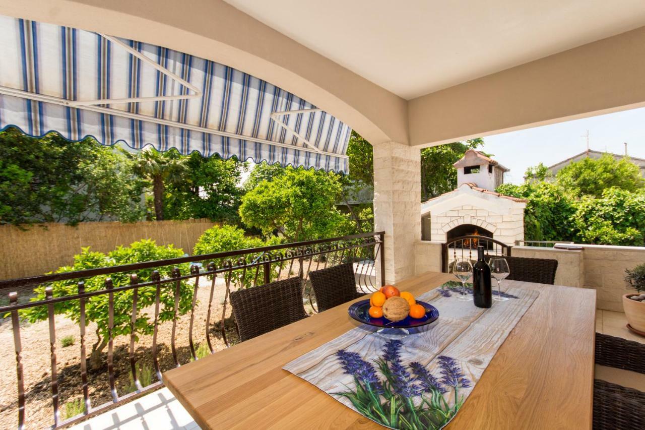 Holiday Home Ruzmarin Trogir Luaran gambar