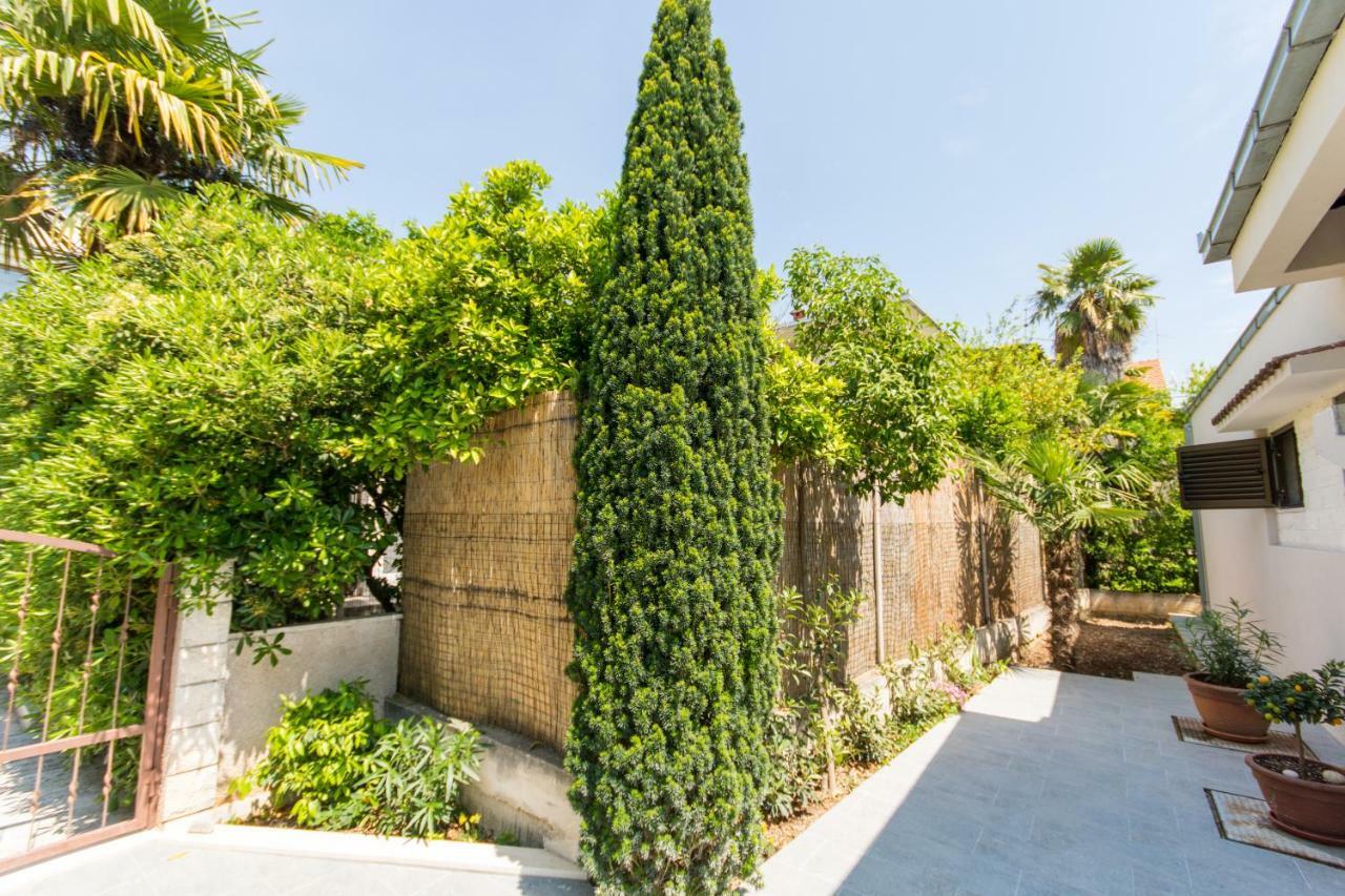 Holiday Home Ruzmarin Trogir Luaran gambar