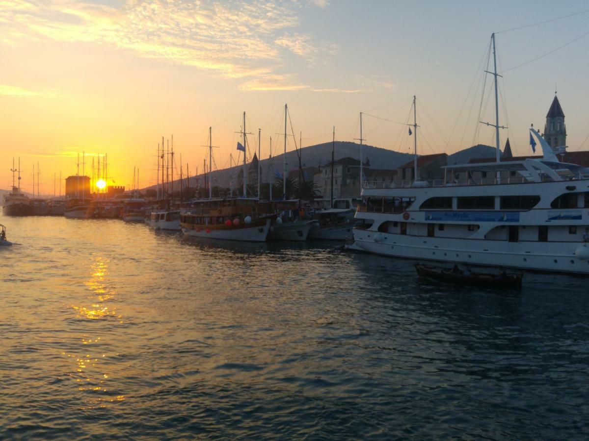 Holiday Home Ruzmarin Trogir Luaran gambar